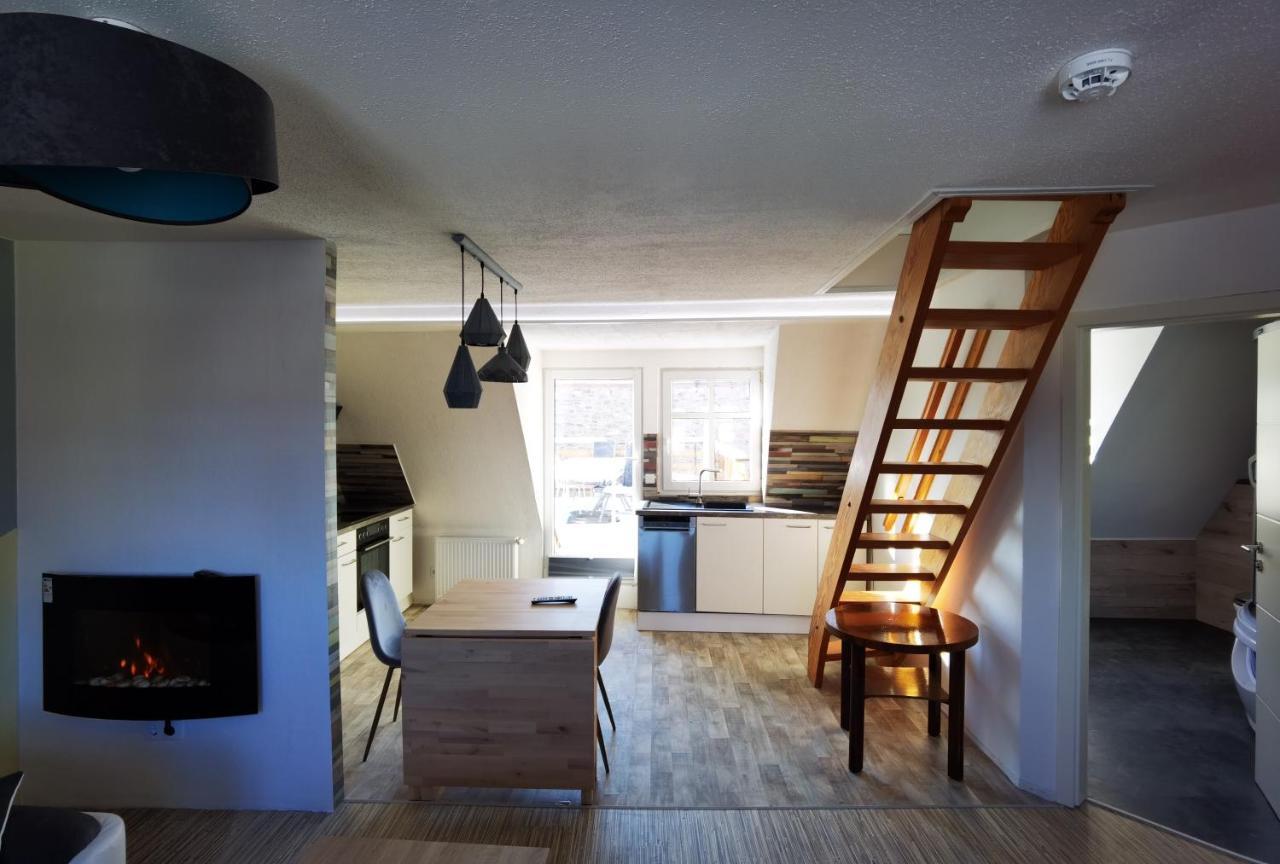 Gemuetliche Dachwohnung Mit Kleiner Oder Grosser Dachterrasse Nebeneinander Wolmirstedt Esterno foto