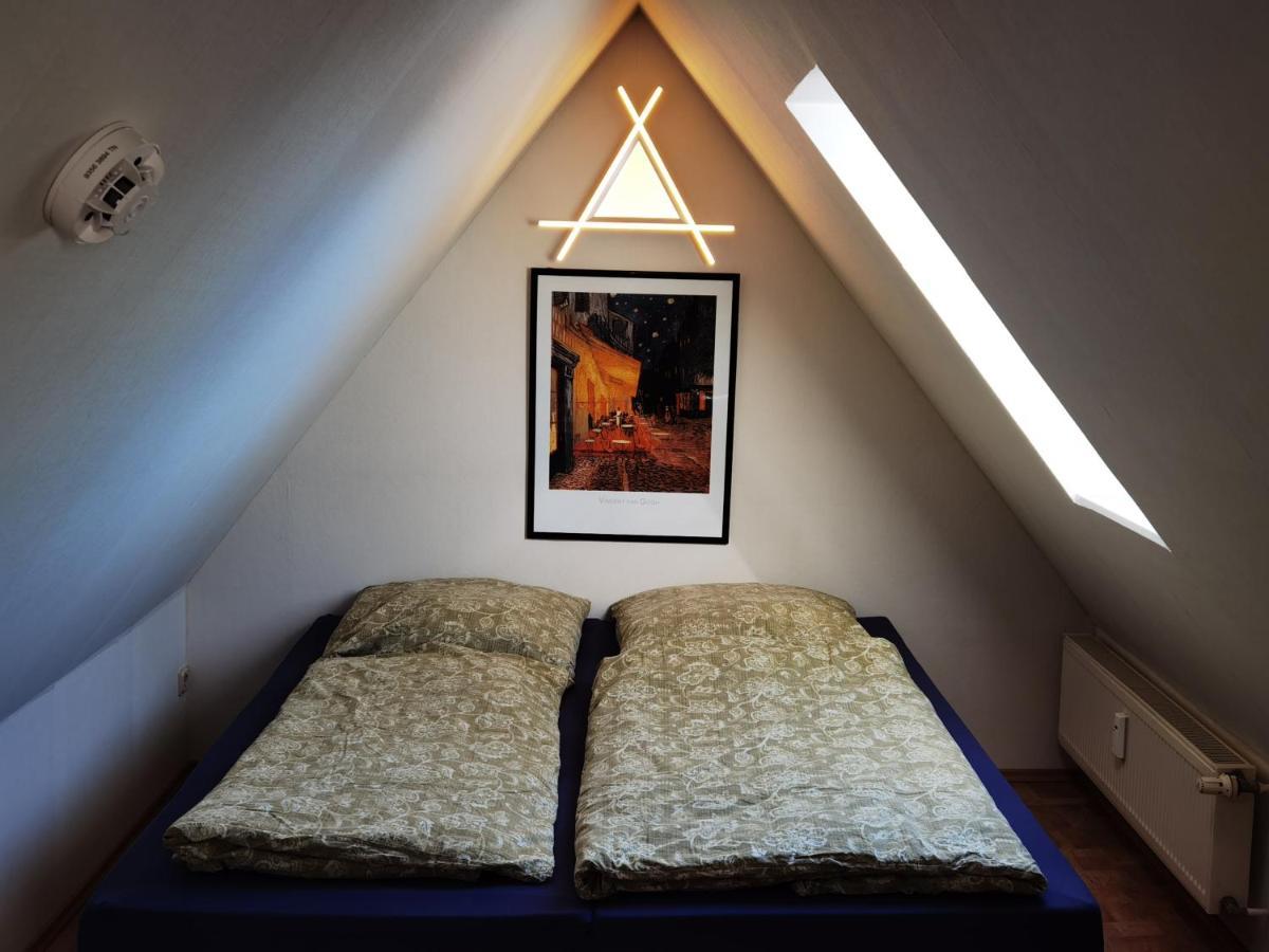 Gemuetliche Dachwohnung Mit Kleiner Oder Grosser Dachterrasse Nebeneinander Wolmirstedt Esterno foto