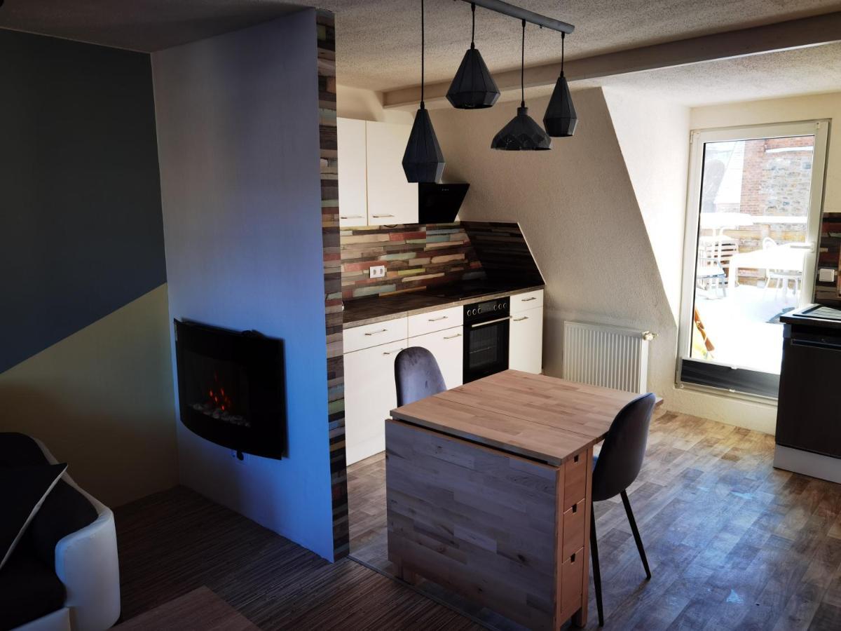 Gemuetliche Dachwohnung Mit Kleiner Oder Grosser Dachterrasse Nebeneinander Wolmirstedt Esterno foto
