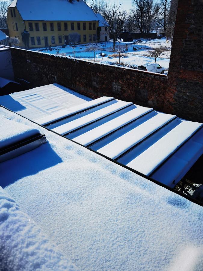 Gemuetliche Dachwohnung Mit Kleiner Oder Grosser Dachterrasse Nebeneinander Wolmirstedt Esterno foto