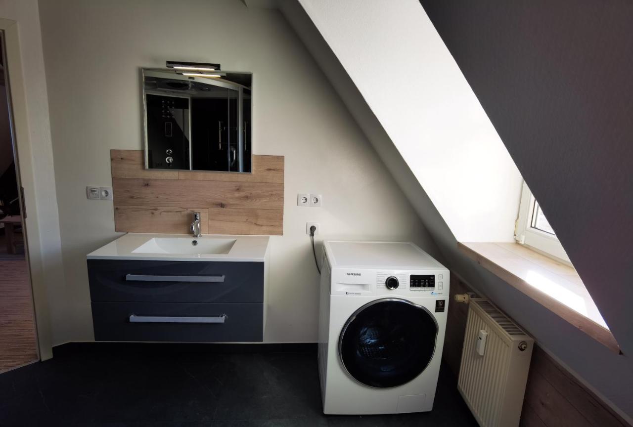Gemuetliche Dachwohnung Mit Kleiner Oder Grosser Dachterrasse Nebeneinander Wolmirstedt Esterno foto
