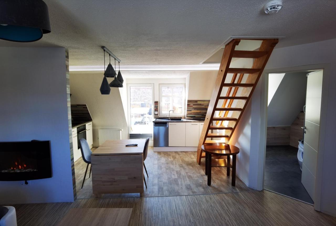 Gemuetliche Dachwohnung Mit Kleiner Oder Grosser Dachterrasse Nebeneinander Wolmirstedt Esterno foto