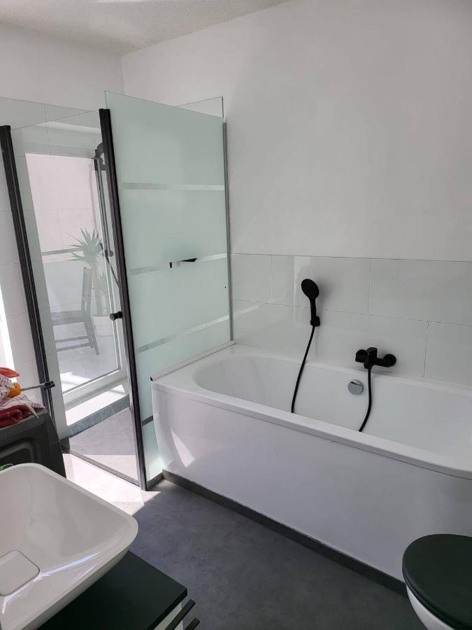 Gemuetliche Dachwohnung Mit Kleiner Oder Grosser Dachterrasse Nebeneinander Wolmirstedt Esterno foto