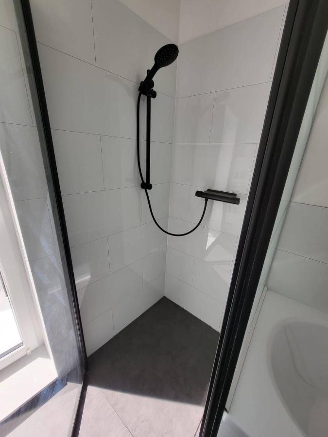 Gemuetliche Dachwohnung Mit Kleiner Oder Grosser Dachterrasse Nebeneinander Wolmirstedt Esterno foto