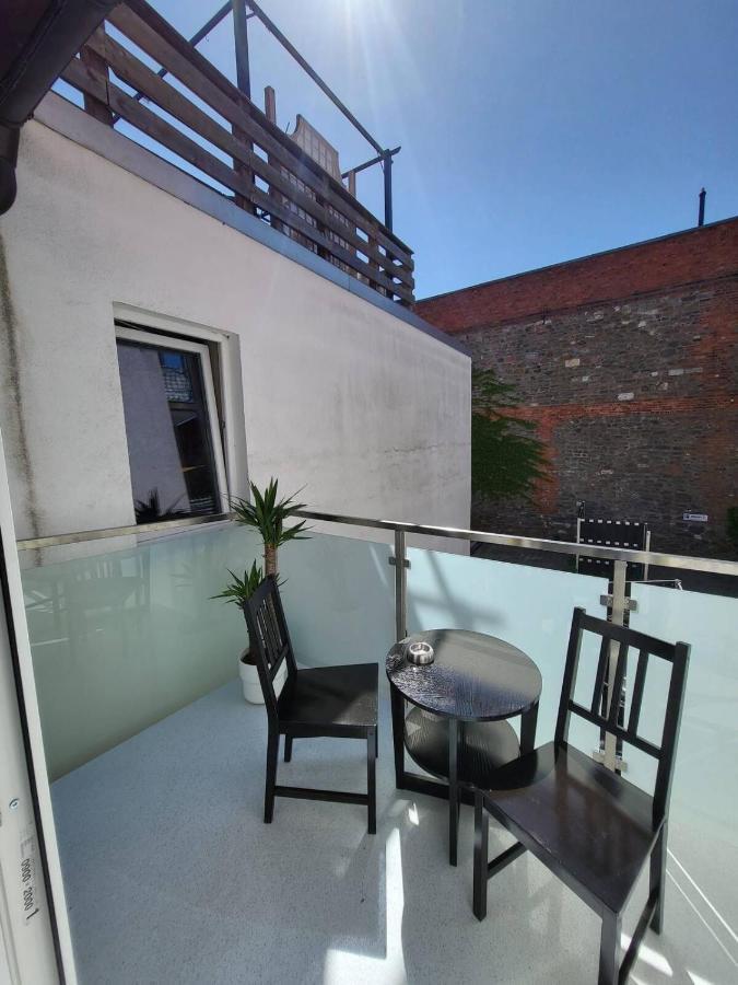 Gemuetliche Dachwohnung Mit Kleiner Oder Grosser Dachterrasse Nebeneinander Wolmirstedt Esterno foto
