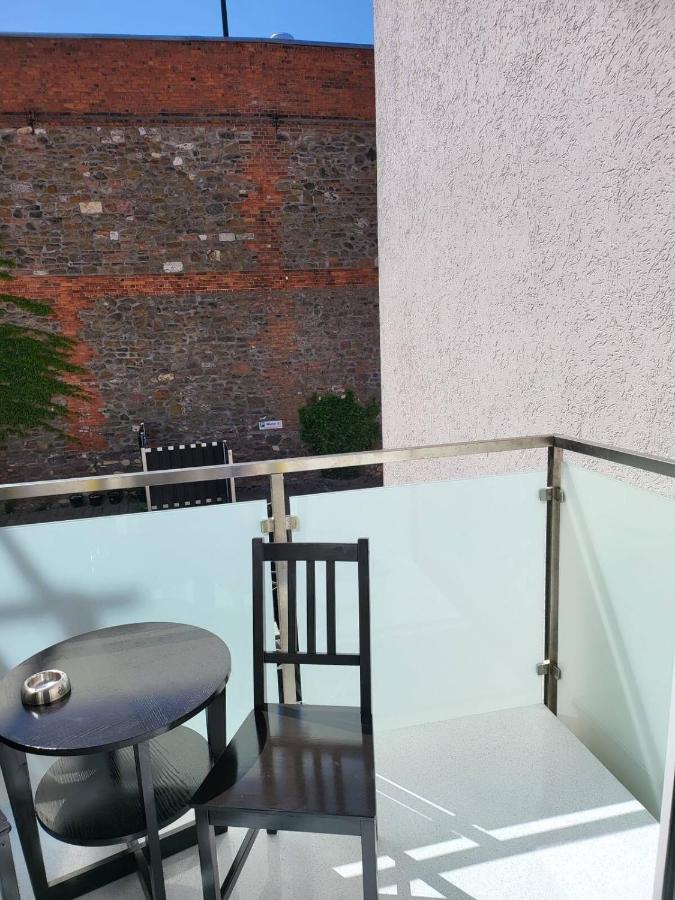 Gemutliche Dachwohnung Mit Kleiner Oder Grosser Dachterrasse Nebeneinander Wolmirstedt Esterno foto