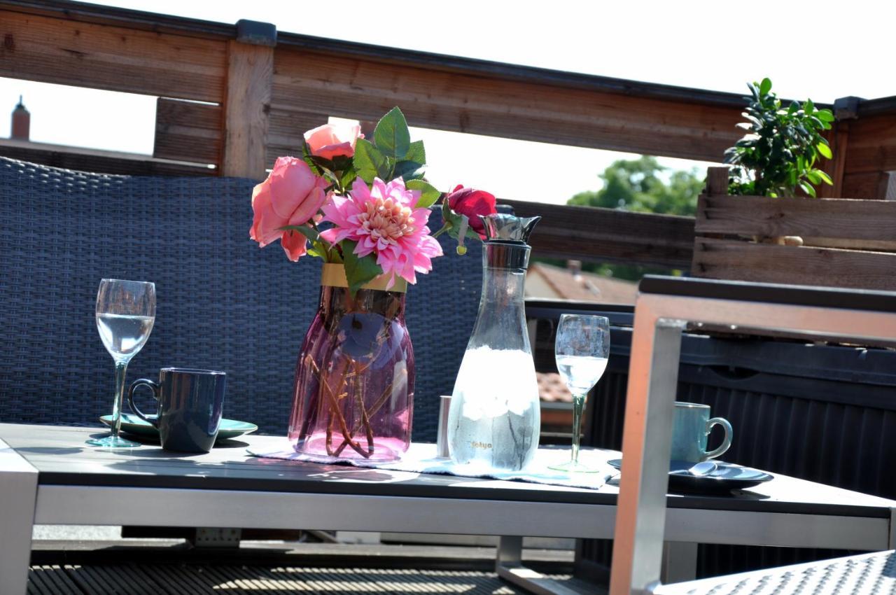 Gemuetliche Dachwohnung Mit Kleiner Oder Grosser Dachterrasse Nebeneinander Wolmirstedt Esterno foto