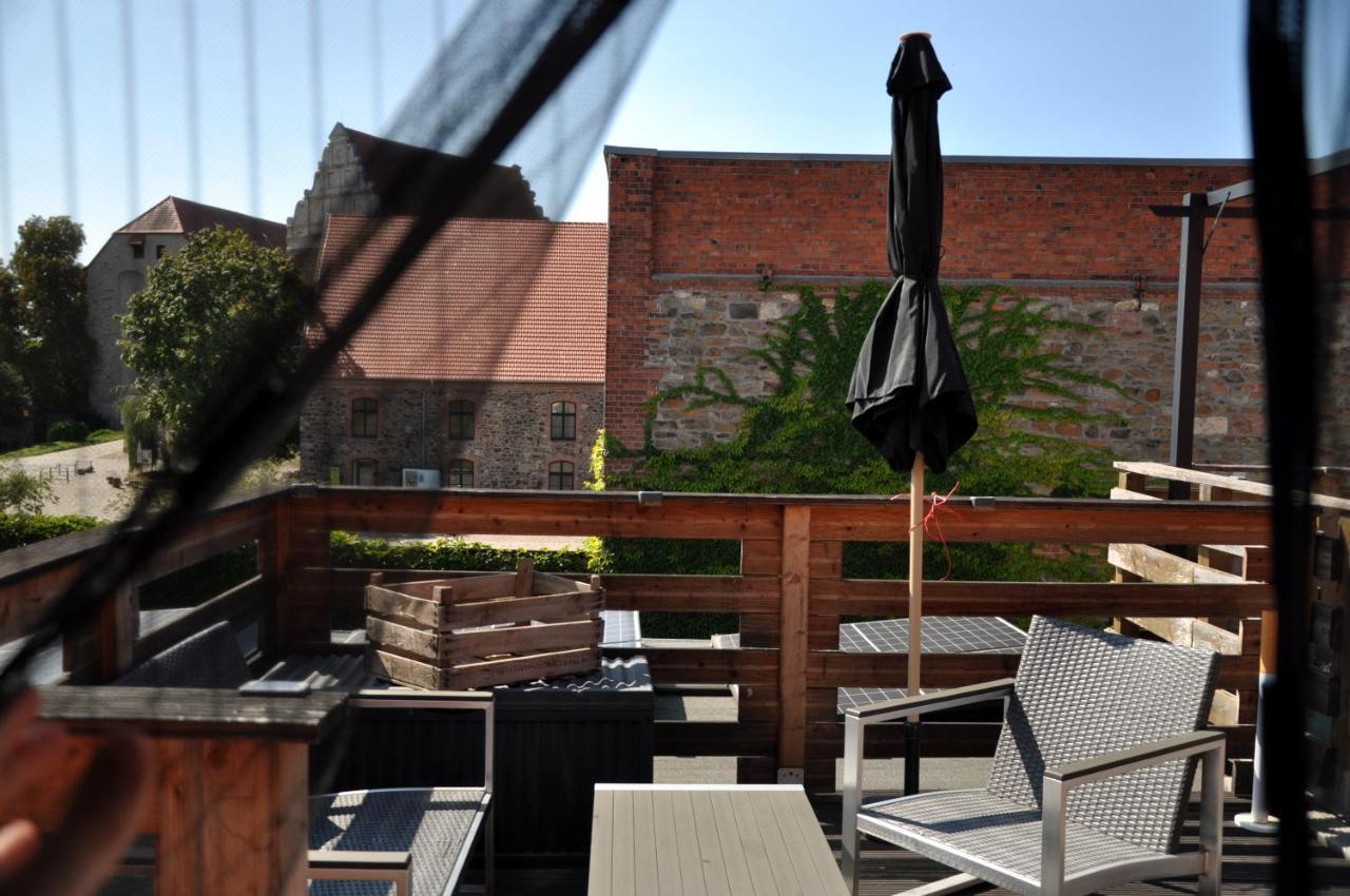 Gemuetliche Dachwohnung Mit Kleiner Oder Grosser Dachterrasse Nebeneinander Wolmirstedt Esterno foto